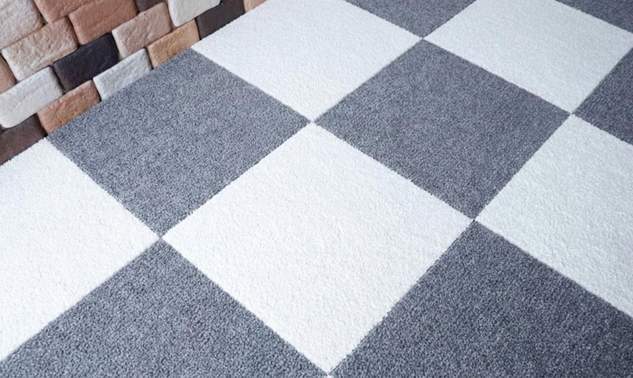 玄関に敷いたタイルカーペット