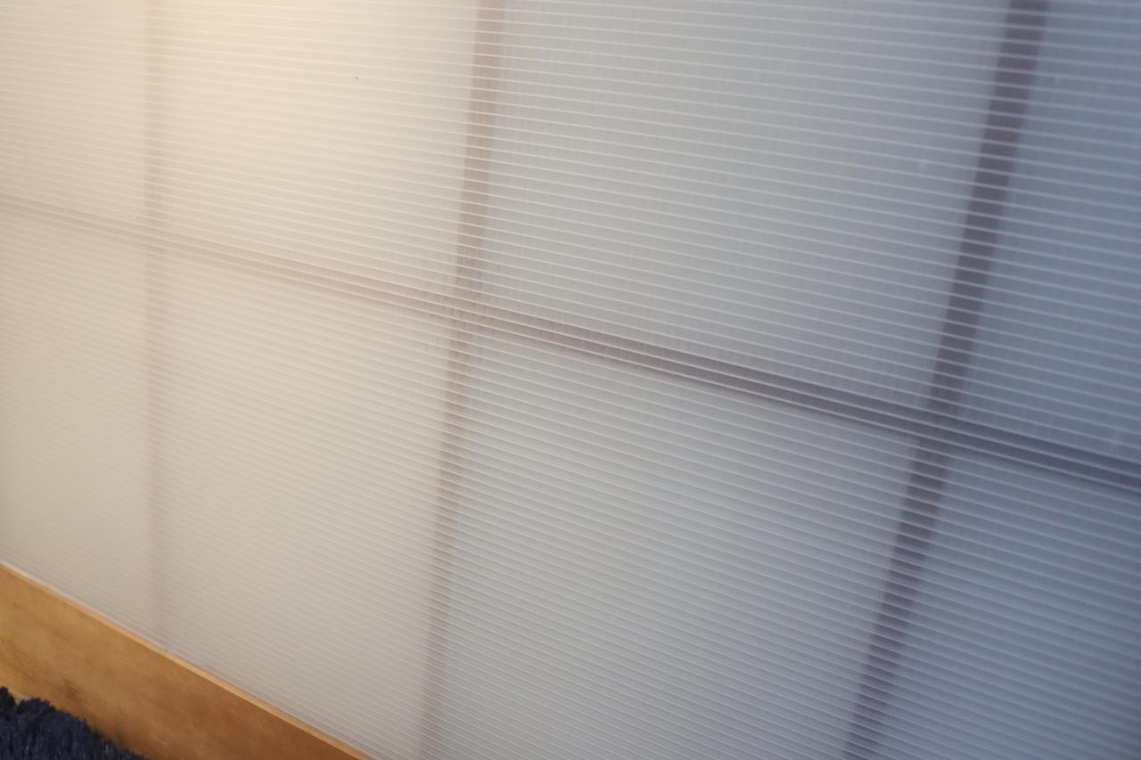 ガラスの引き戸(裏面)をプラダンで断熱