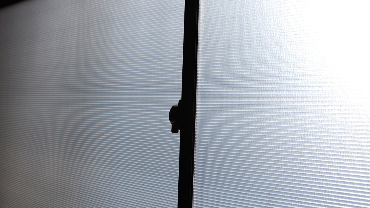脱衣所の窓の断熱対策(プラダン-4mm)