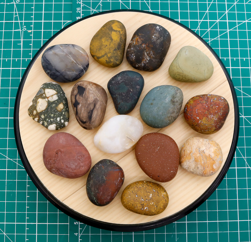 海岸で拾った色のついた石の仕上がり状態（#220）