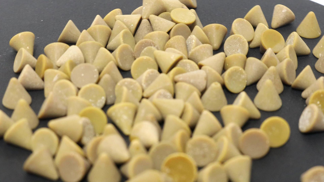 アルミニウムのバリ取りに使用したプラスチックメディア
