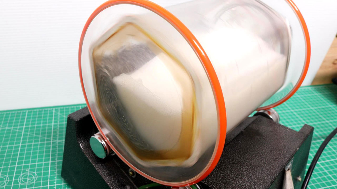 初心者向け】回転バレル研磨機で硬貨や指輪をピカピカにする方法！道具選びから洗浄手順まで徹底解説 | DIY工具紹介部