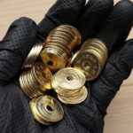 回転バレル研磨機（ピンクコンパウンドを添加して磨いた5円玉）