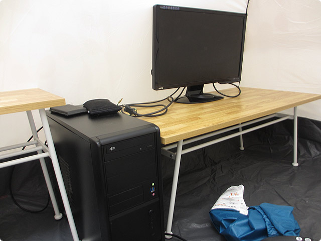 テント内にPCを設置