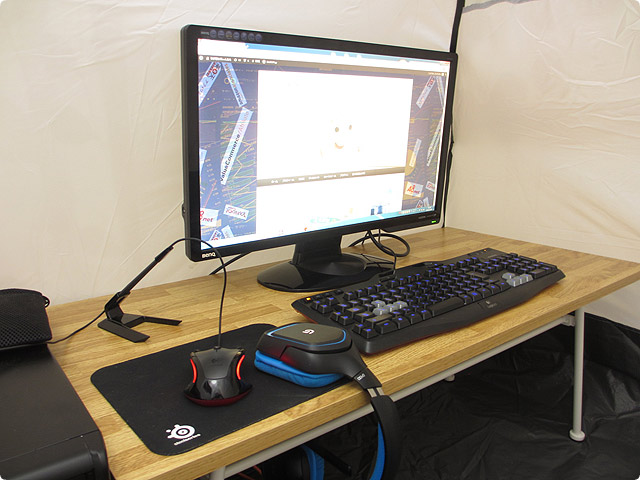 テント内に設置したPCに周辺機器を接続