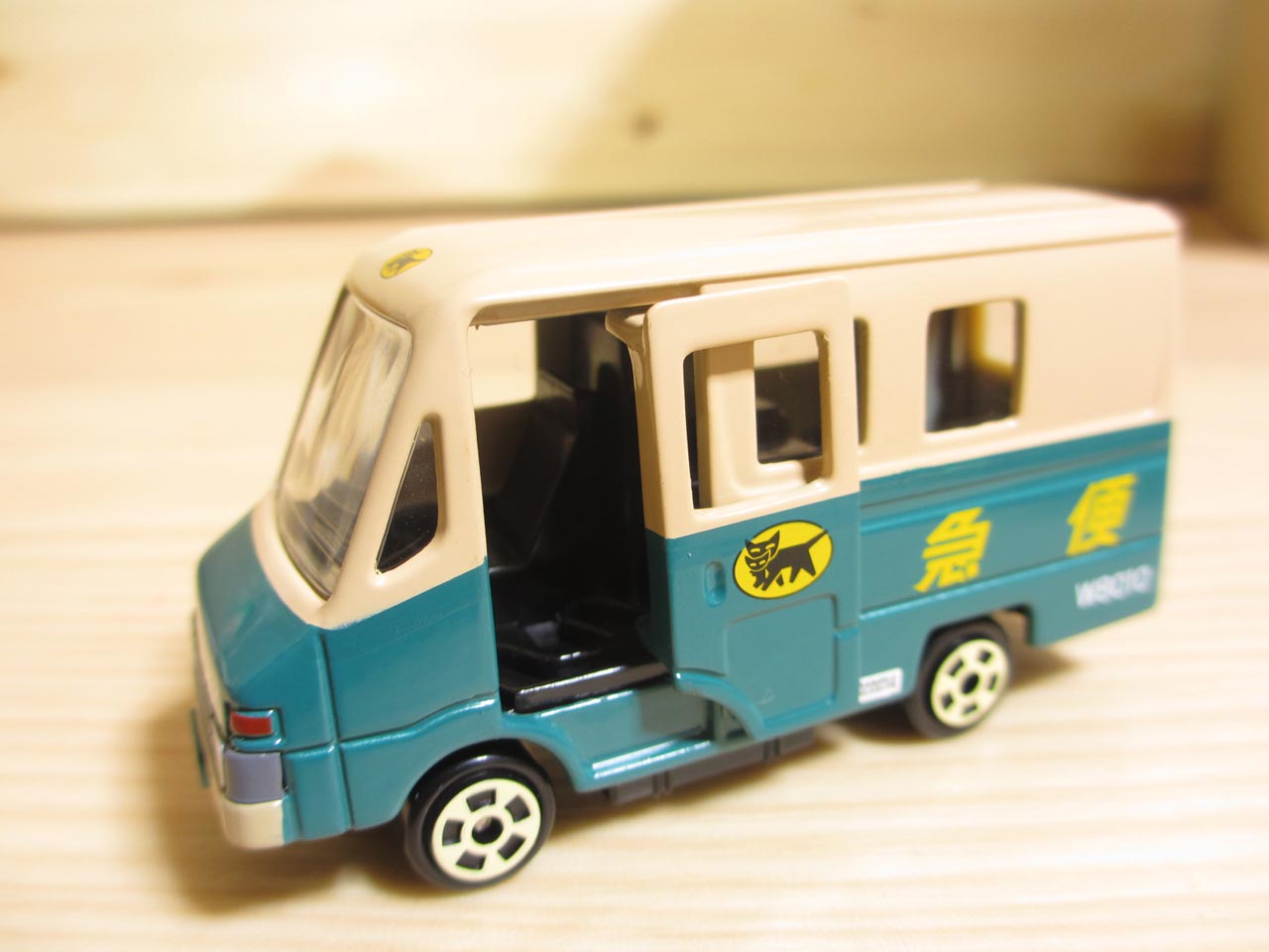 クロネコヤマト・ミニカー・ウォークスルーW号車(サイドドア・開閉)